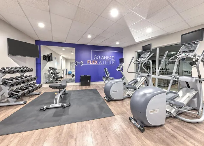 Holiday Inn Express & Suites Moore By Ihg